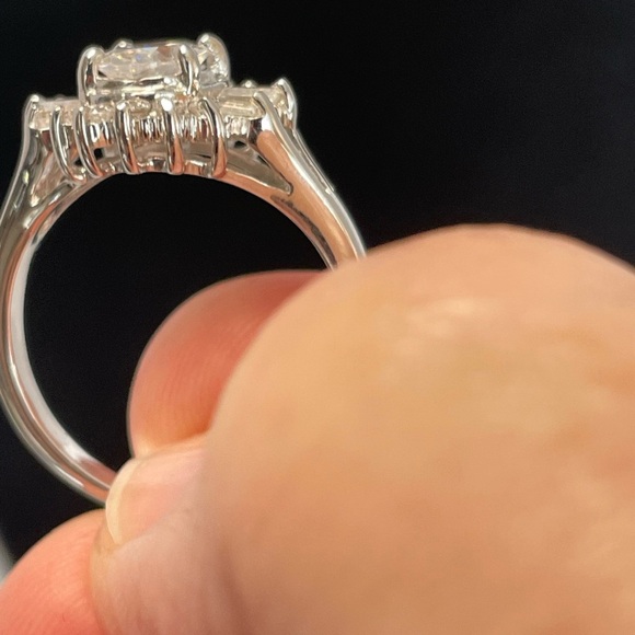Large flower cut cubic zirconia ring with baguette cz surround. Size 10 - Picture 7 of 9